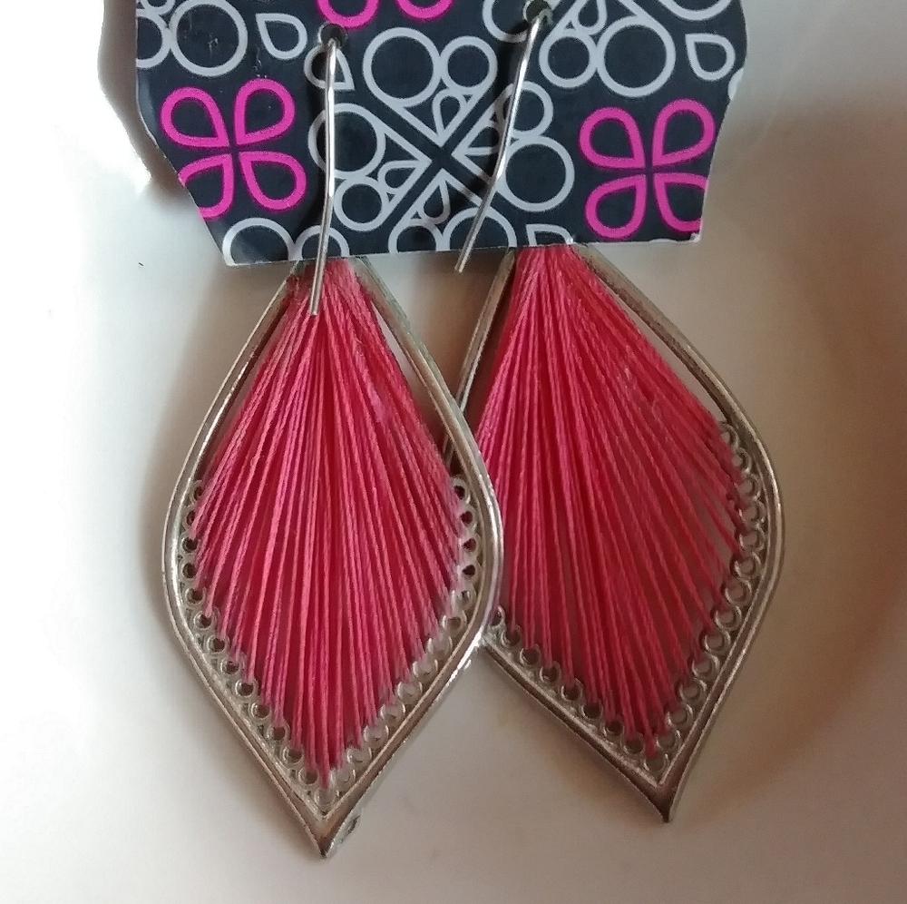 LADIES FUSCHIA THREAD WOVEN DANGLE EARRINGS